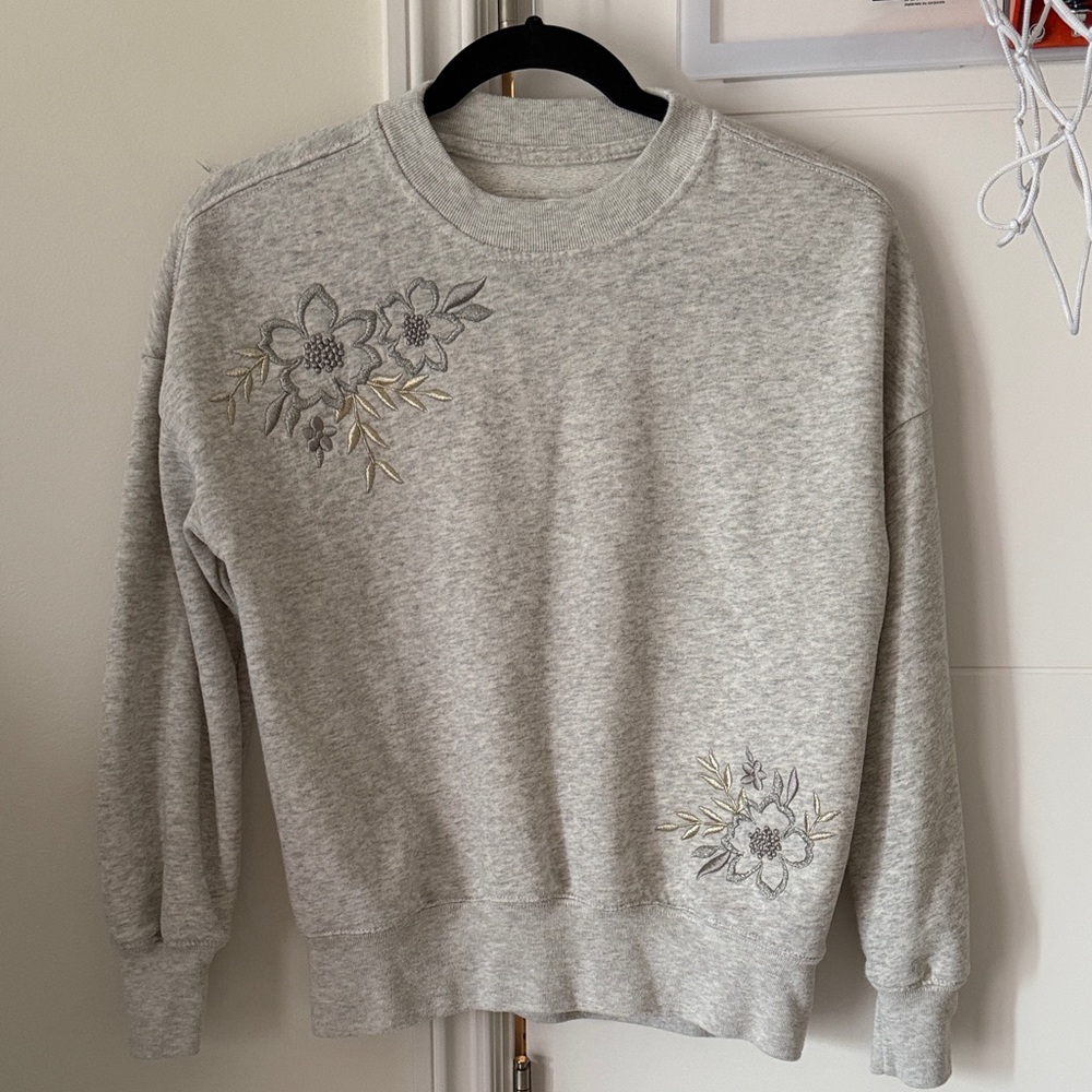 Abercrombie Kids Heather Gray Floral Embroidered Sweater